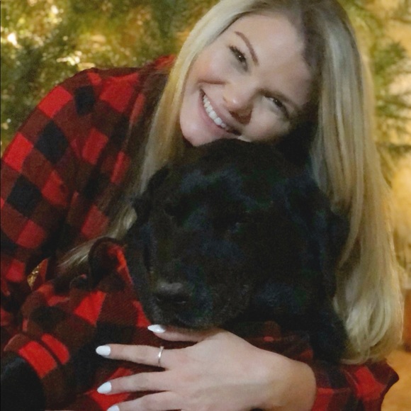 ❤️Meet Your Posher!❤️ - Picture 2 of 8